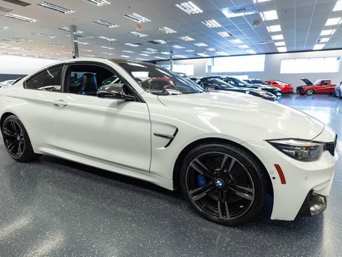 Used 2018 BMW M4 Coupe RWD image 4