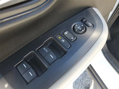 Used 2025 Honda HR-V LX image 9