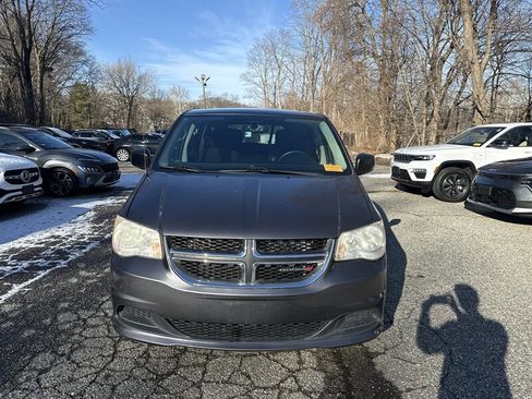 Used 2017 Dodge Grand Caravan SE w/ Power Window Group image 2