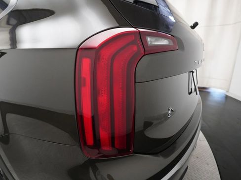 Used 2025 Kia Telluride S AWD/4WD image 33