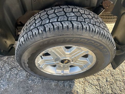 Used 2014 Chevrolet Suburban LT image 10