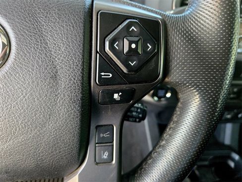 Used 2022 Toyota Tacoma TRD Off-Road image 16