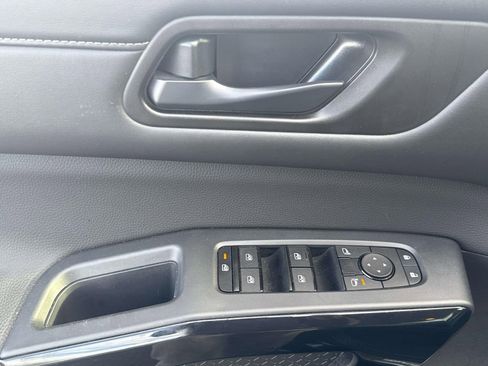 Used 2024 Nissan Pathfinder SV w/ SV Premium Package image 13