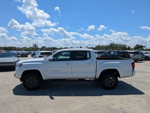 Used 2023 Toyota Tacoma SR5 w/ Technology Package AWD/4WD image 5