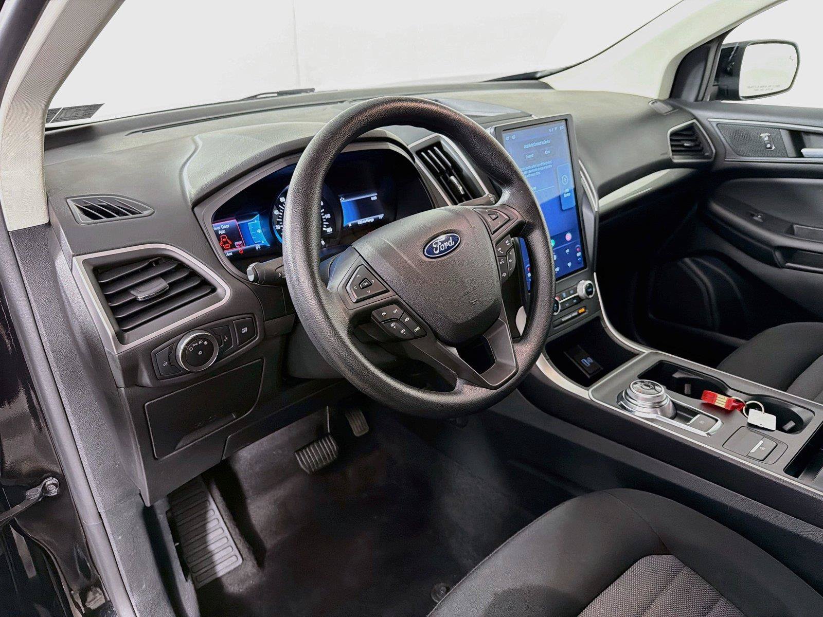 Used 2023 Ford Edge SE w/ Black Appearance Package AWD/4WD image 16