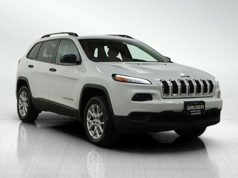 Used 2016 Jeep Cherokee Sport FWD image 7