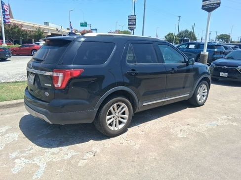 Used 2016 Ford Explorer XLT w/ Equipment Group 202A FWD image 4