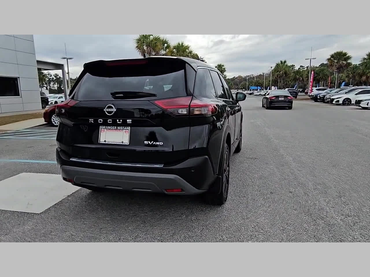 Used 2023 Nissan Rogue SV AWD/4WD image 32