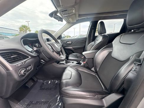 Used 2020 Jeep Cherokee Latitude Plus FWD image 14