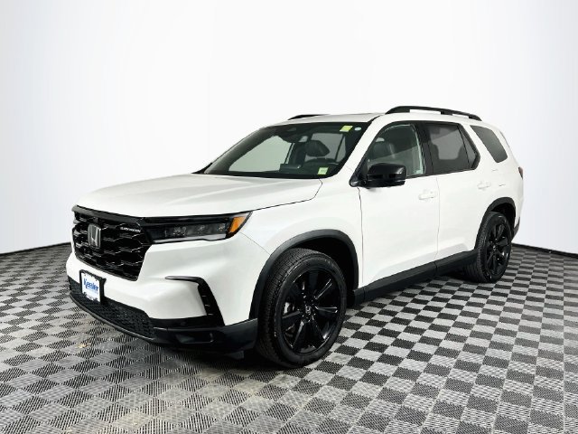 Used 2025 Honda Pilot Black Edition image 2