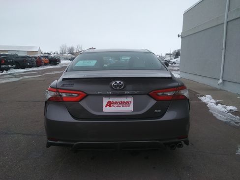 Used 2018 Toyota Camry SE image 6