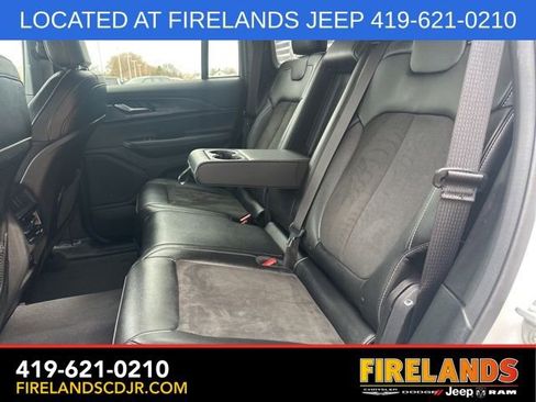 Used 2023 Jeep Grand Cherokee Altitude image 5