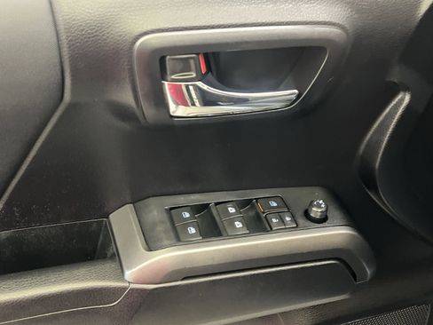 Used 2020 Toyota Tacoma TRD Off-Road w/ Technology Package AWD/4WD image 14