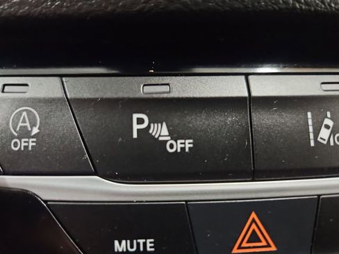 Used 2023 Chrysler Pacifica Touring-L image 47