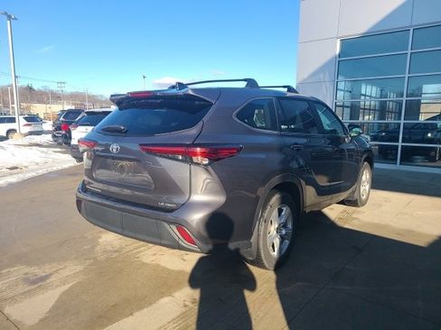 Used 2023 Toyota Highlander LE image 7