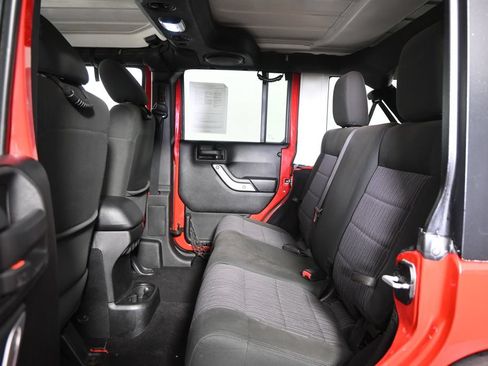 Used 2012 Jeep Wrangler Unlimited Rubicon w/ Connectivity Group AWD/4WD image 18