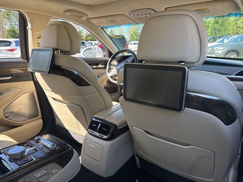 Used 2018 Genesis G90 5.0 Ultimate image 9