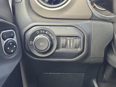 Used 2018 Jeep Wrangler Unlimited Sport S AWD/4WD image 21