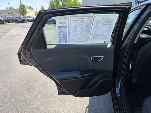 Used 2025 Kia K4 FWD image 17
