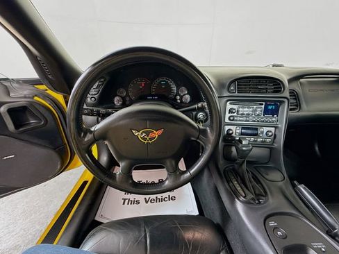 Used 2004 Chevrolet Corvette Convertible w/ Preferred Equipment Group RWD image 22