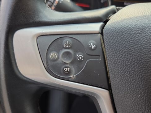 Used 2023 GMC Acadia SLT FWD image 29