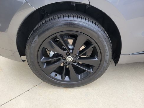 Used 2024 Jaguar F-PACE R-Dynamic S image 15