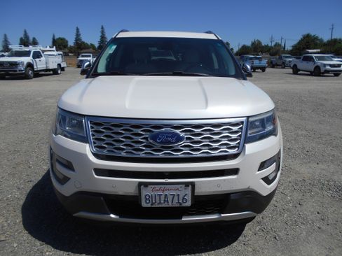 Used 2017 Ford Explorer Platinum AWD/4WD image 2