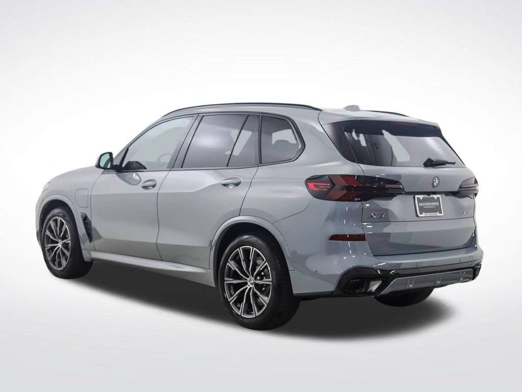 Used 2026 BMW X5 xDrive50e w/ M Sport Package AWD/4WD image 4
