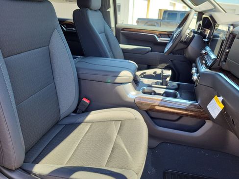 New 2025 GMC Sierra 1500 Elevation image 10