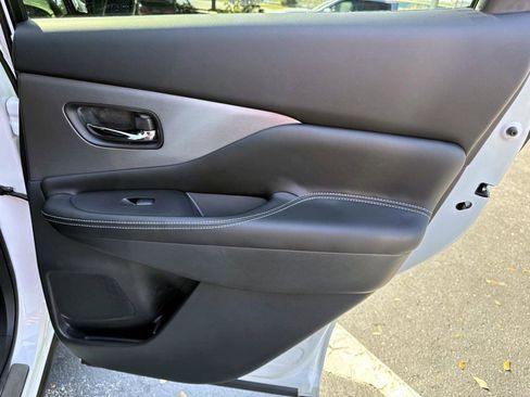 Used 2024 Nissan Murano SV w/ SV Midnight Edition Package image 17