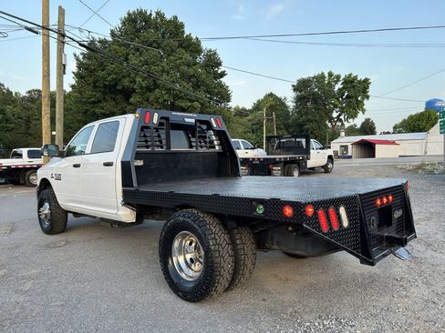 Used 2018 RAM 3500 Tradesman w/ Chrome Appearance Group RWD image 9