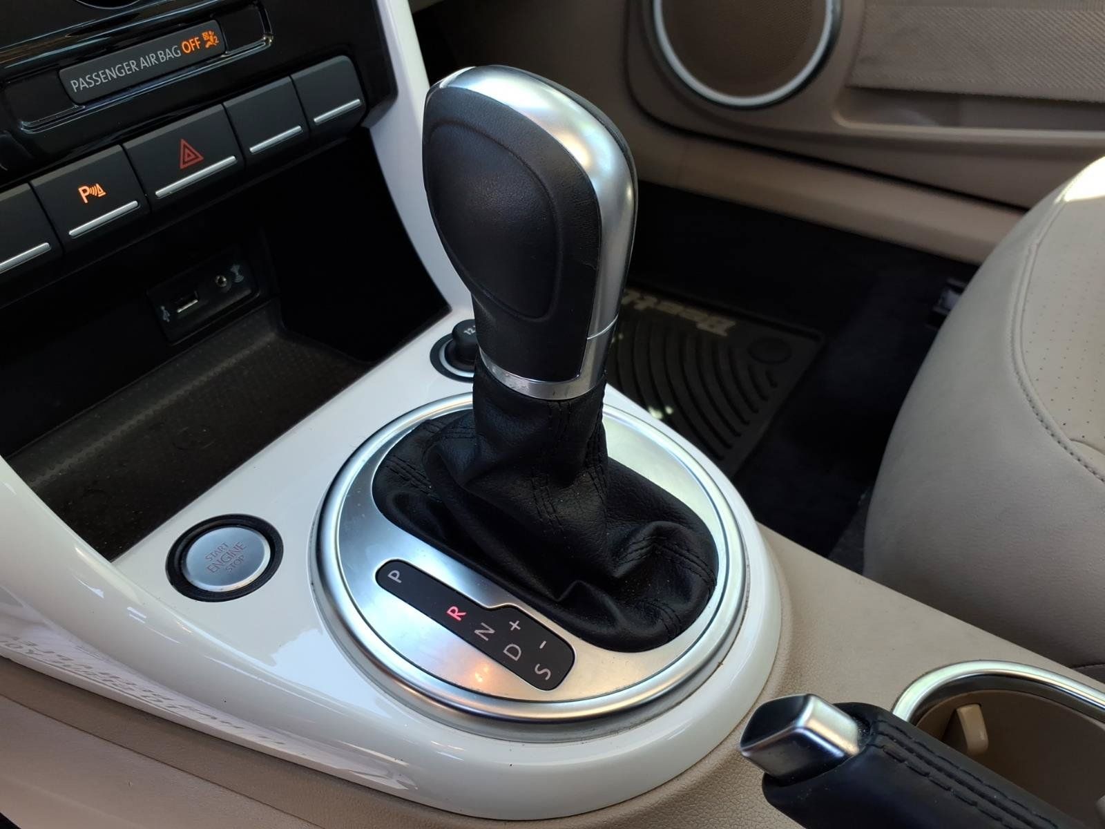 Used 2019 Volkswagen Beetle 2.0T SE FWD image 29