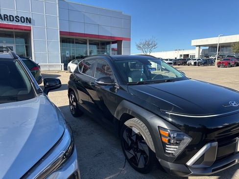Used 2024 Hyundai Kona Limited image 3