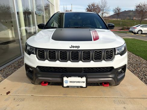 Used 2024 Jeep Compass Trailhawk image 3