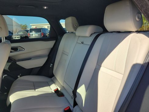 Used 2022 Land Rover Range Rover Velar R-Dynamic S image 11
