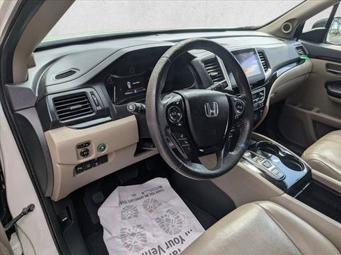 Certified 2017 Honda Pilot Touring image 9