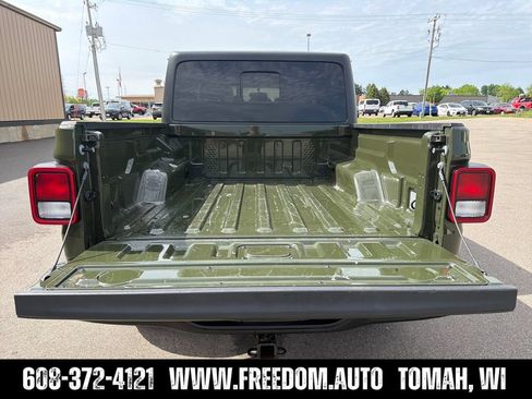 Used 2023 Jeep Gladiator Sport AWD/4WD image 21