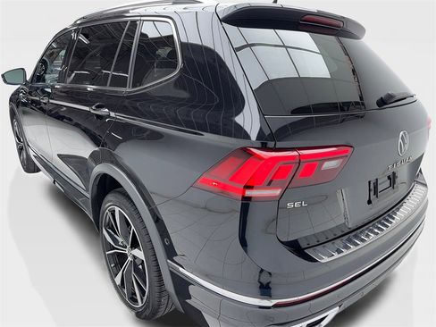 Used 2023 Volkswagen Tiguan SEL R-Line image 10