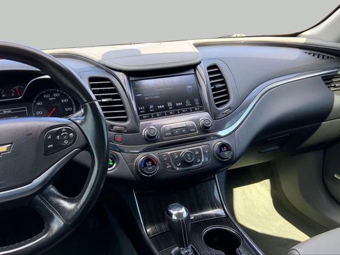 Used 2018 Chevrolet Impala Premier FWD image 7