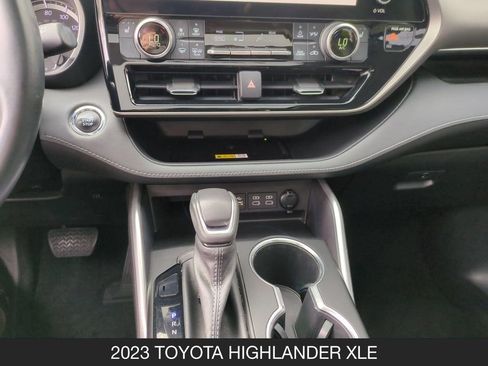 Used 2023 Toyota Highlander XLE FWD image 24