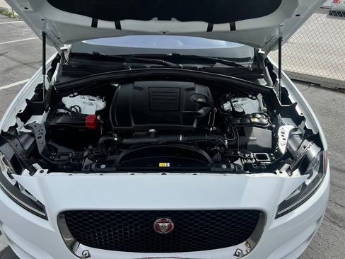 Used 2019 Jaguar F-PACE image 42