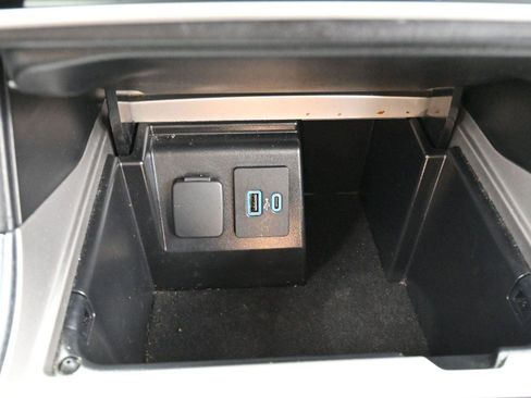 Used 2023 Ford Explorer Limited image 17