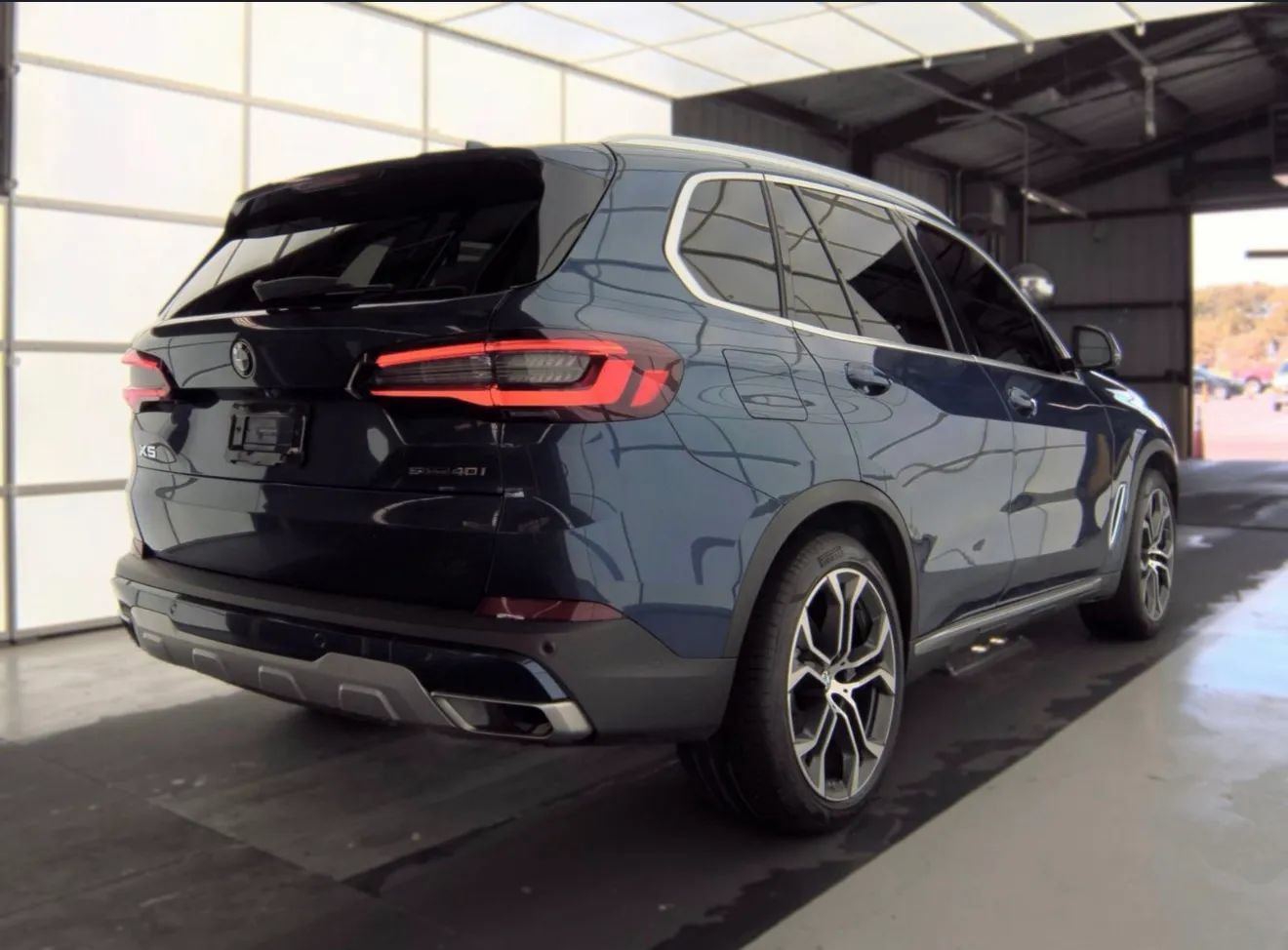 Used 2022 BMW X5 sDrive40i w/ Premium Package RWD image 4