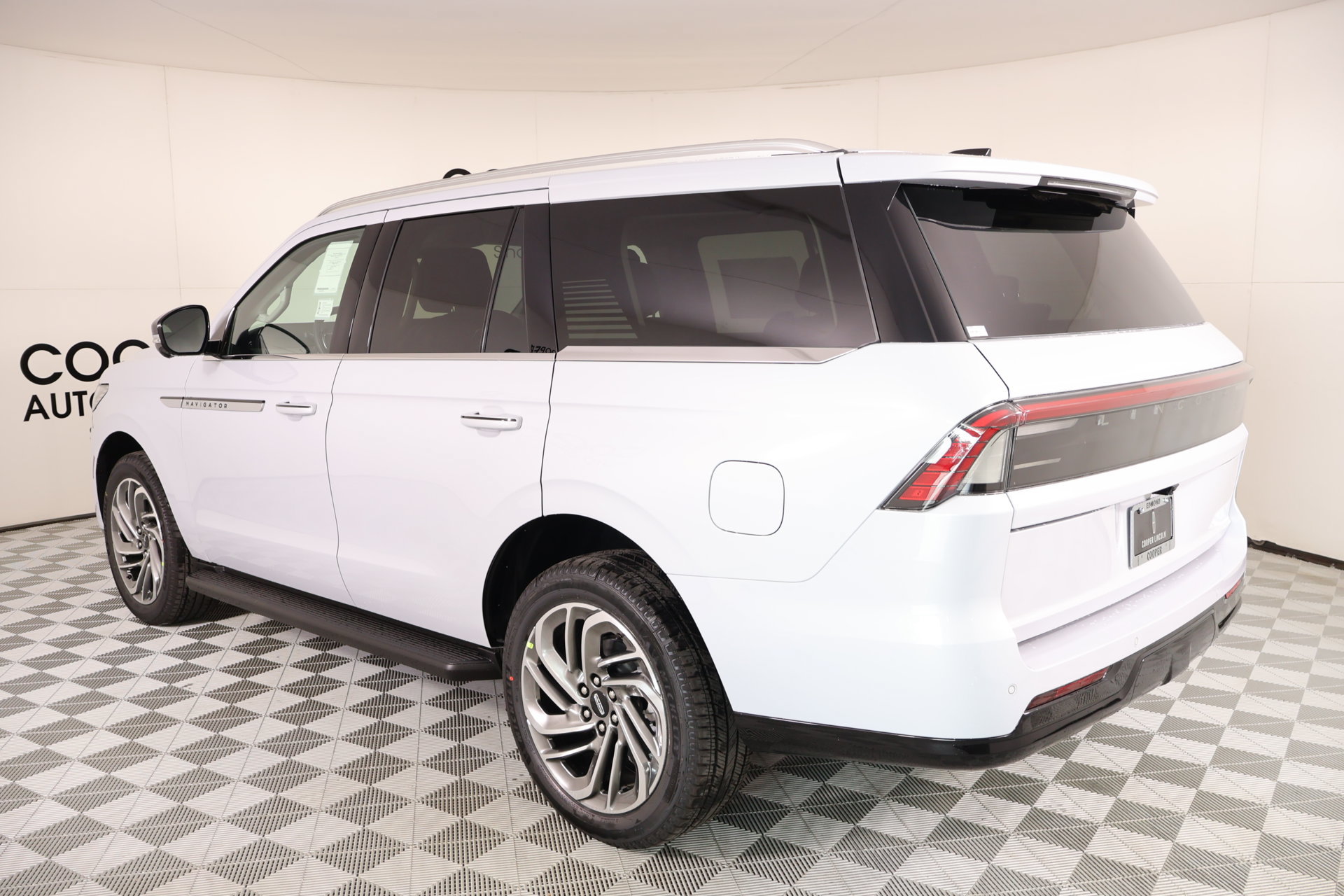 New 2026 Lincoln Navigator Premiere AWD/4WD image 23