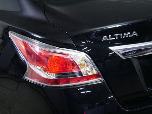 Used 2014 Nissan Altima 2.5 SL w/ Moonroof Package FWD image 17