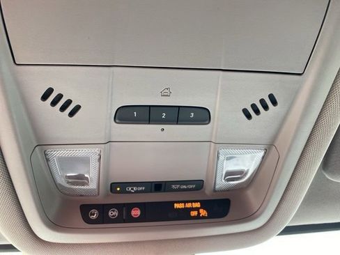 Used 2021 GMC Acadia SLT w/ Elevation Edition image 33