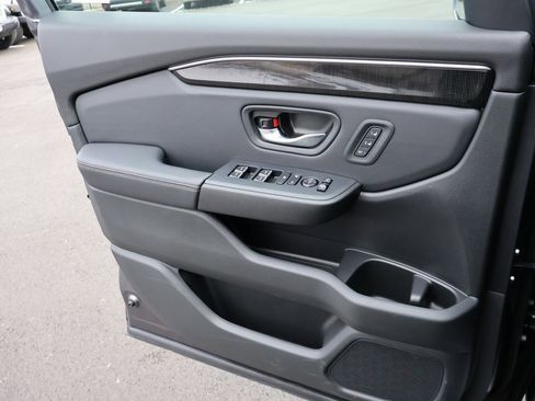 Certified 2025 Honda Pilot Elite image 33