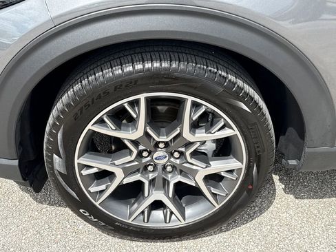 Used 2025 Ford Explorer Platinum w/ Ultimate Package image 13