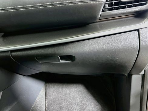 Used 2025 Nissan Rogue SV FWD image 34