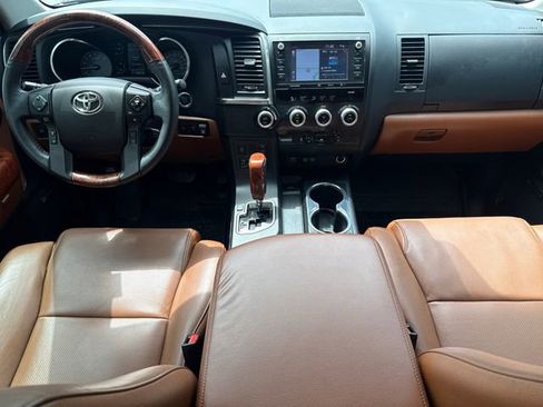 Used 2021 Toyota Sequoia Platinum RWD image 10